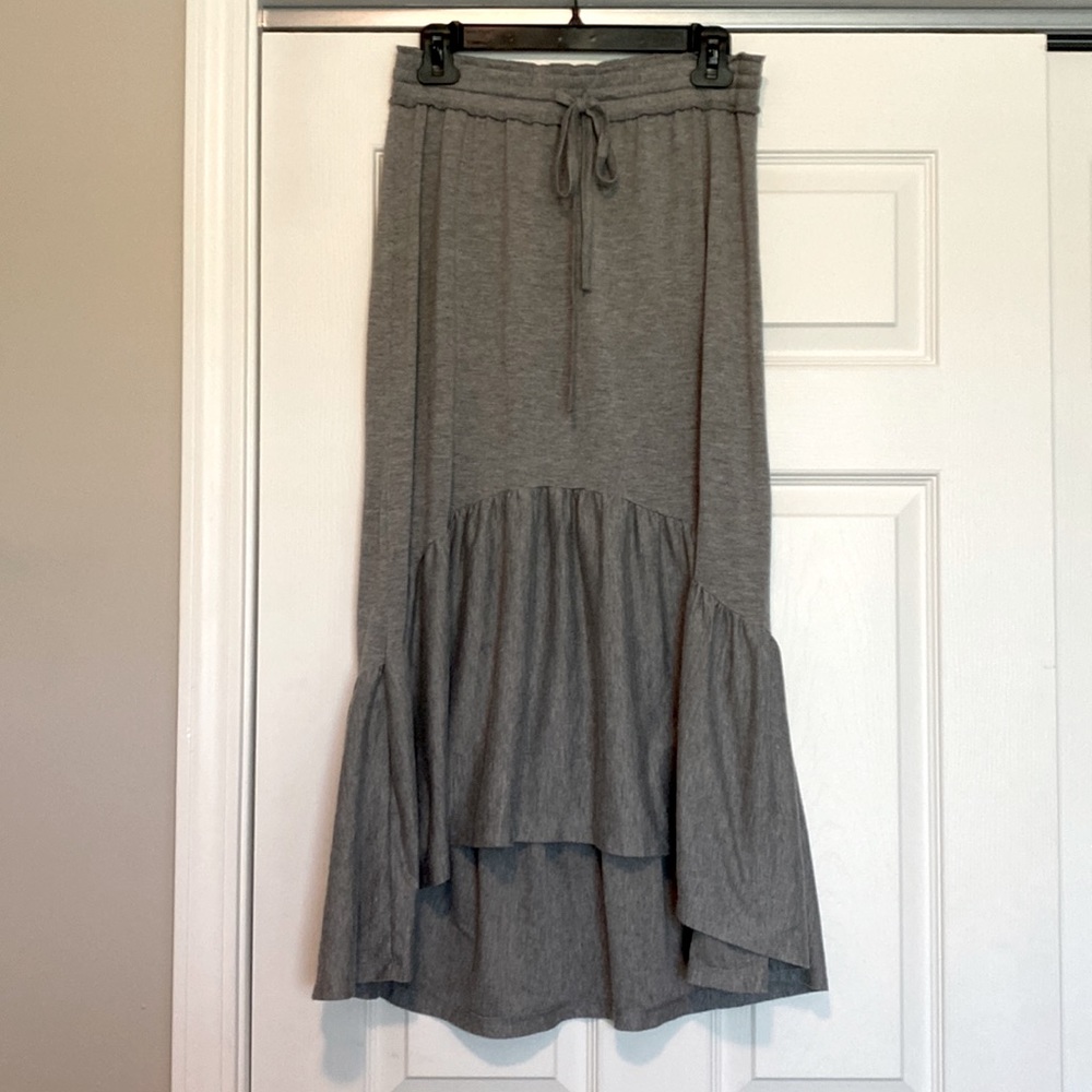 Grey high-low high-waisted skirt